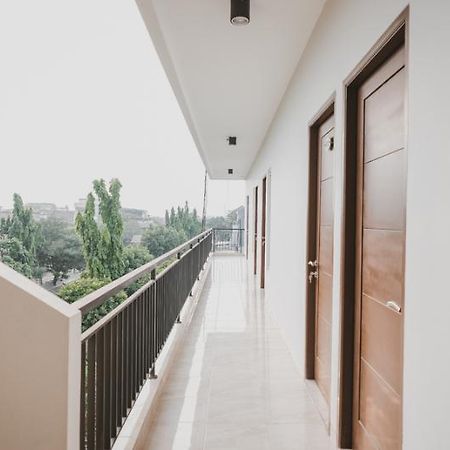 Hotel Reddoorz Near Taman Palem à Jakarta Extérieur photo