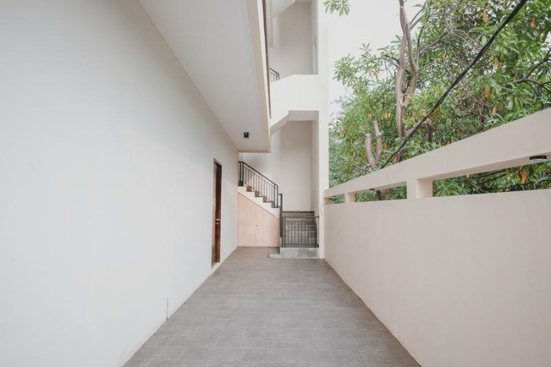 Hotel Reddoorz Near Taman Palem à Jakarta Extérieur photo