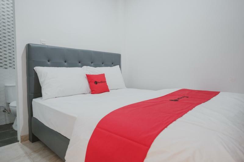 Hotel Reddoorz Near Taman Palem à Jakarta Extérieur photo