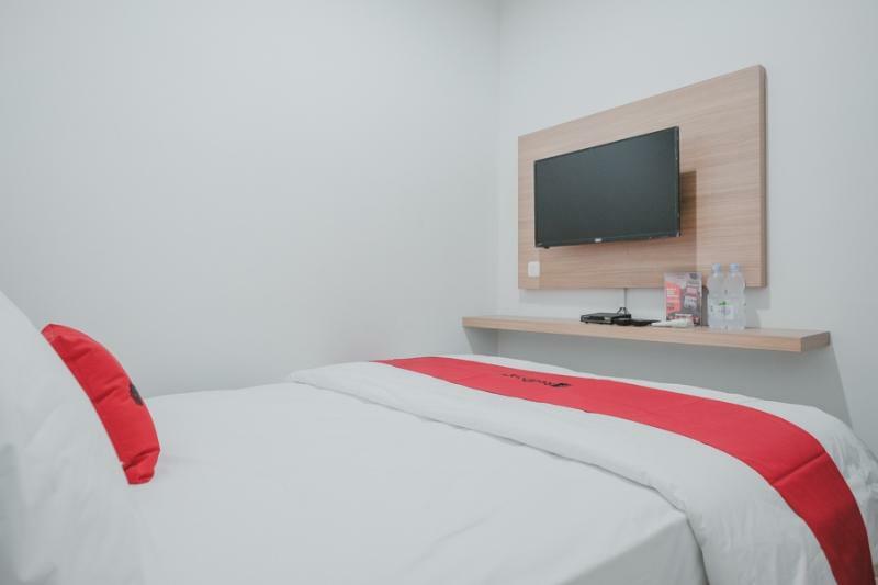 Hotel Reddoorz Near Taman Palem à Jakarta Extérieur photo