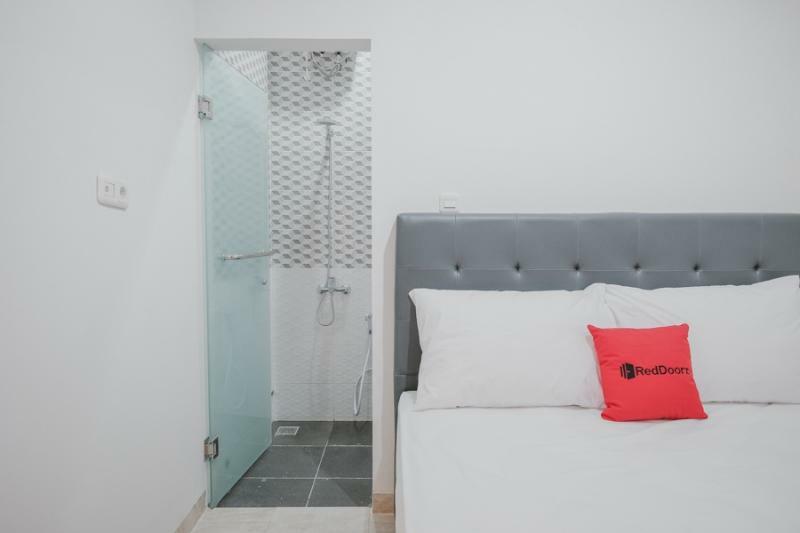 Hotel Reddoorz Near Taman Palem à Jakarta Extérieur photo